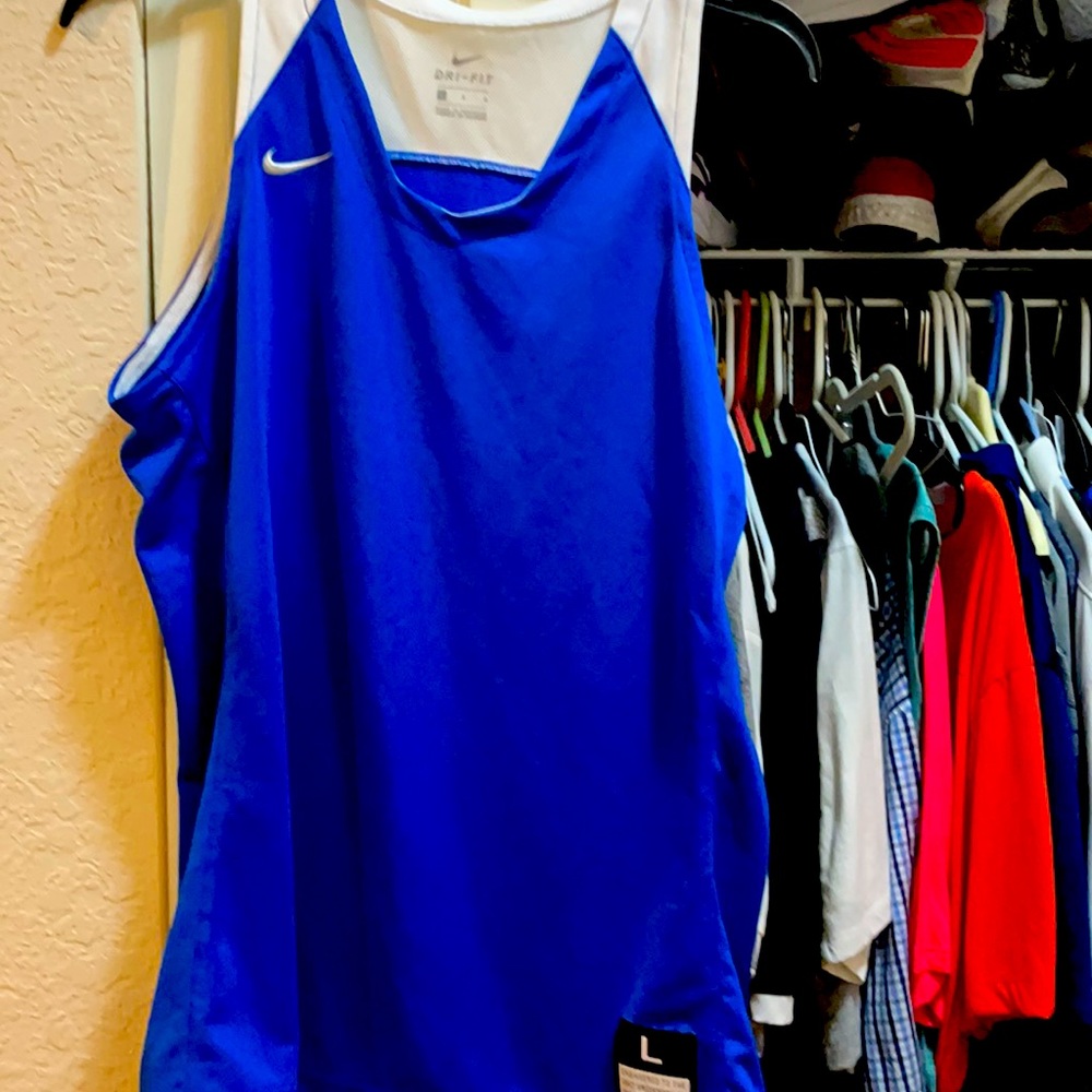 NWOT Nike tank
